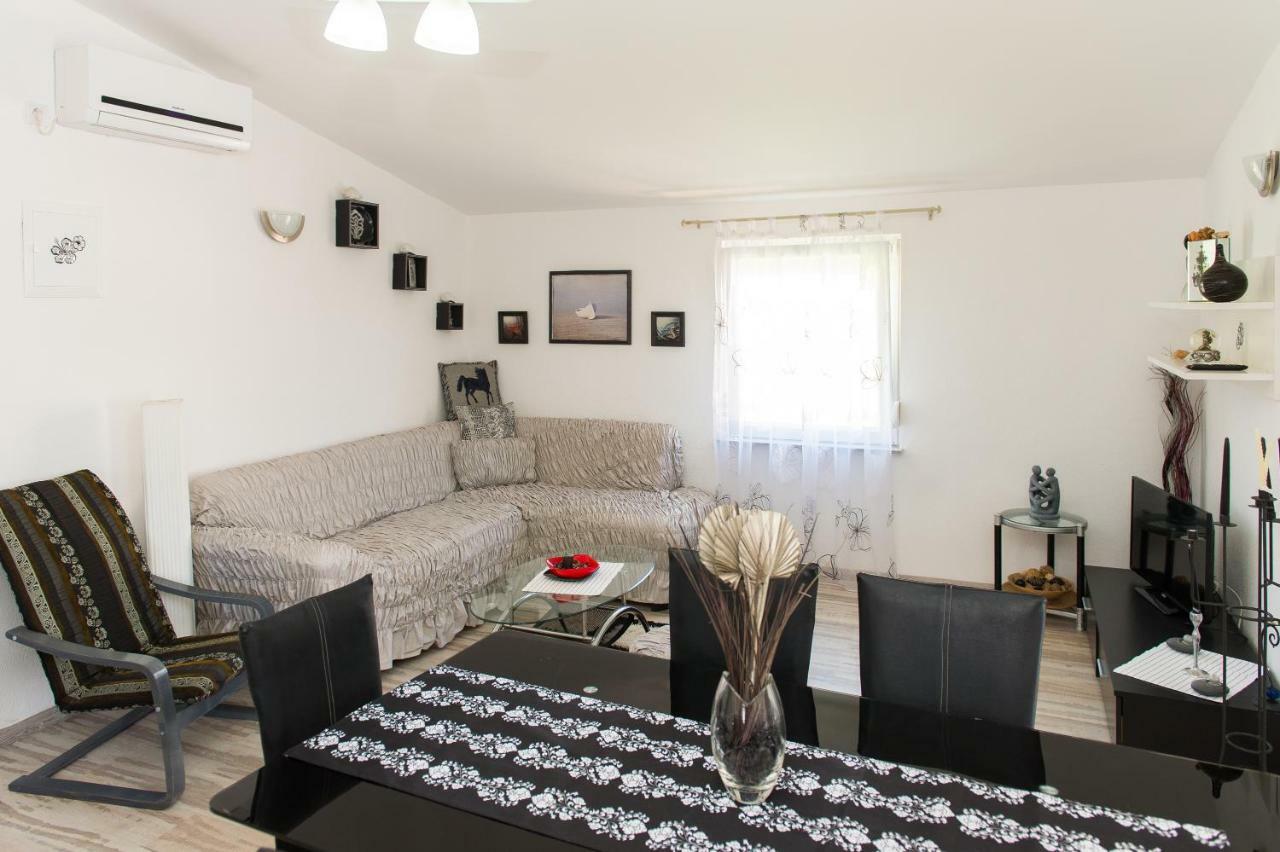 Ella Apartman Rogoznica