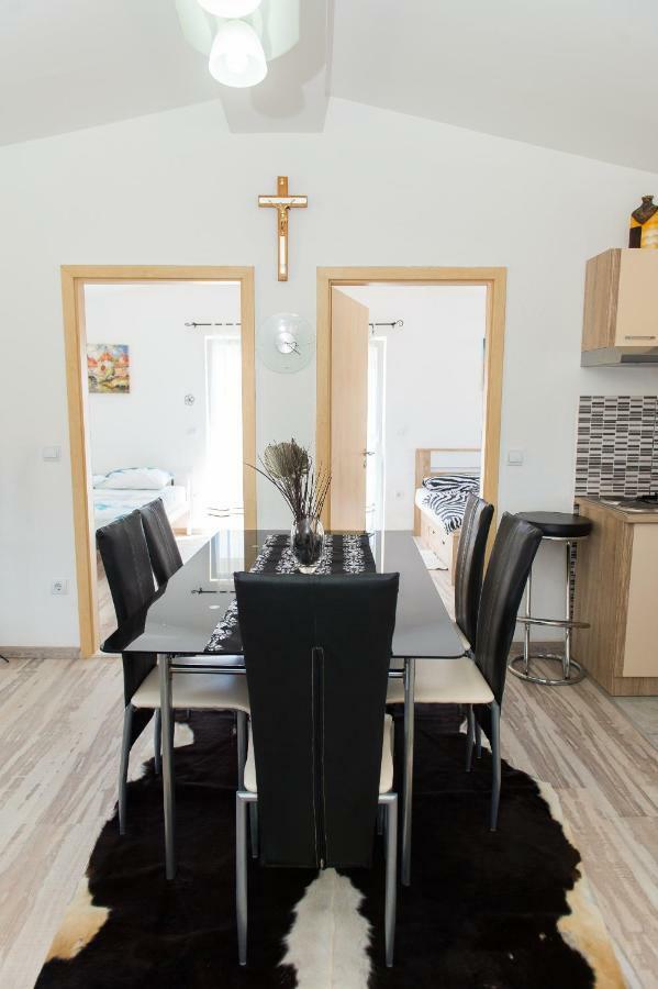 Apartman Ella *